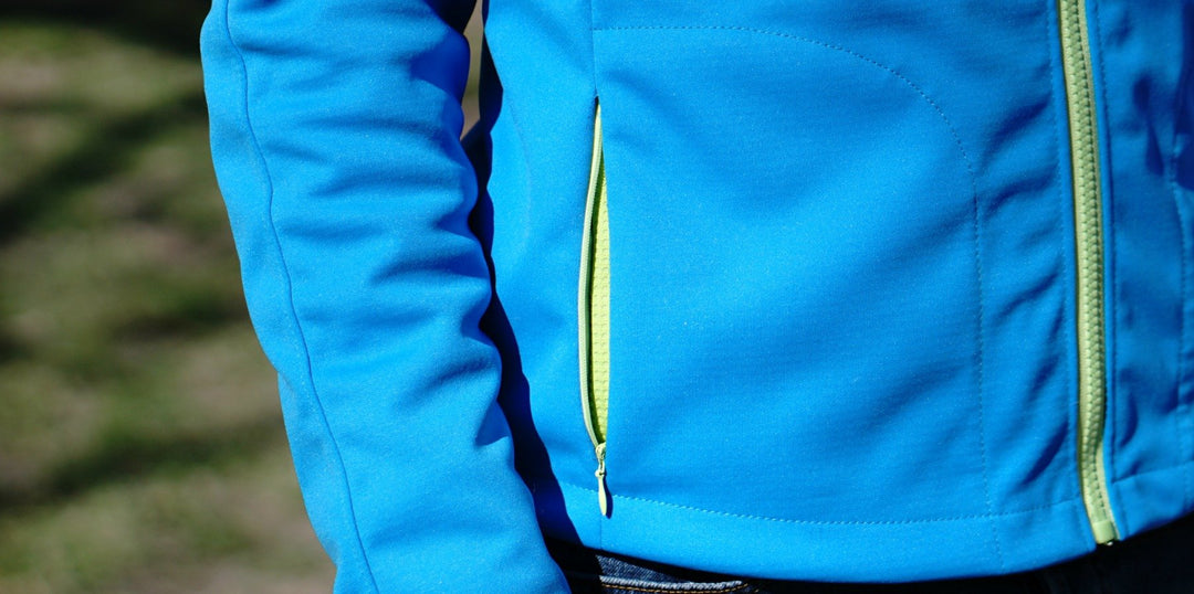 Invisible zipper pocket for the Men's fleece jacket - Wardrobe By Me